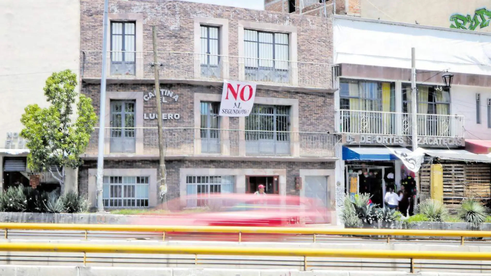 Protesta por el segundo piso